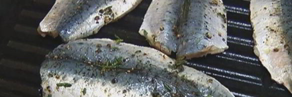 бутерброд с сардинками и помидорами