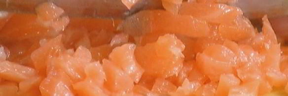 бутерброд с семгой и солеными огурцами