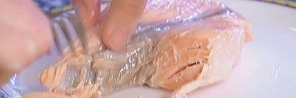 бутерброд с семгой и солеными огурцами