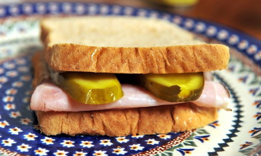 Рецепт бутерброда с солеными огурцами