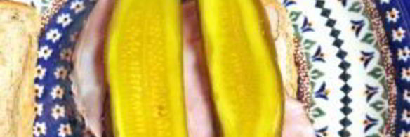 бутерброд с солеными огурцами