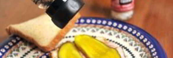 бутерброд с солеными огурцами