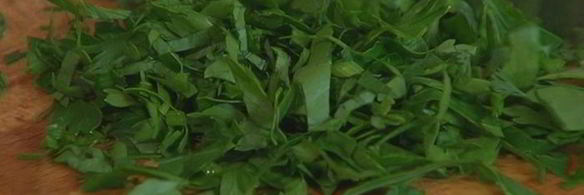 бутерброд с тунцом, запеченным перцем и хумусом