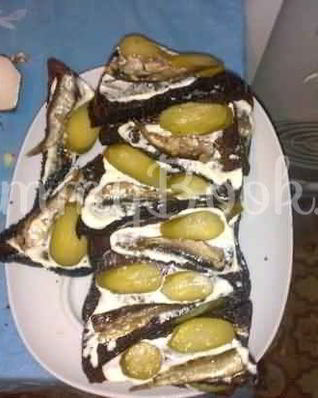 Бутербродики со шпротами