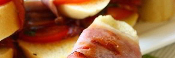 бутерброды-гриль с помидорами и беконом