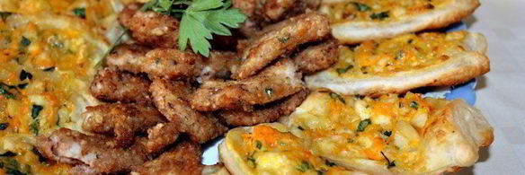 бутерброды из слоеного теста с сыром, курицей и морковью