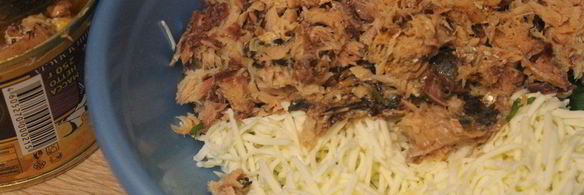 бутерброды на крекерах с сардинами