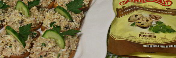 бутерброды на крекерах с сардинами