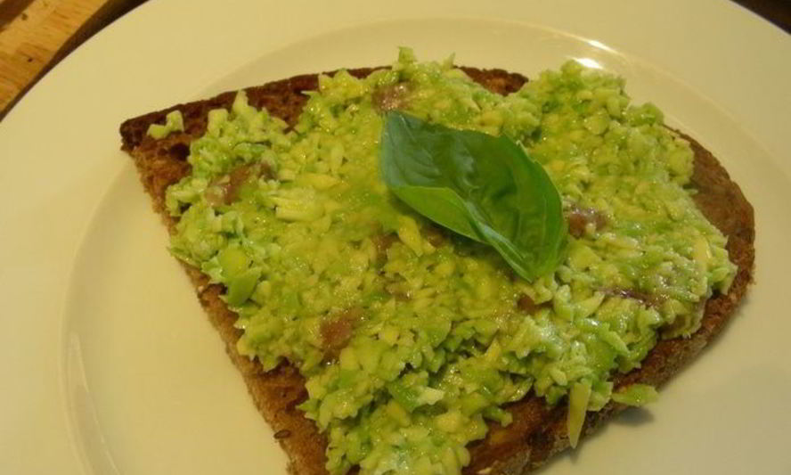 Рецепт бутербродов с авокадо и анчоусами