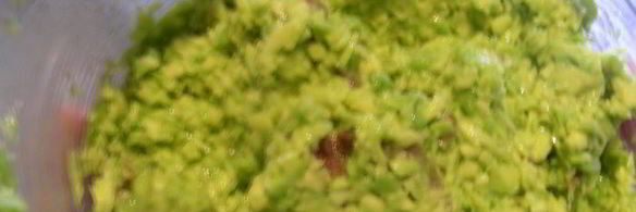 бутерброды с авокадо и анчоусами