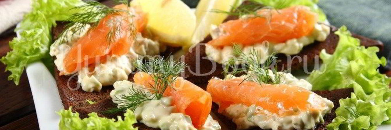 Бутерброды с авокадо и лососем