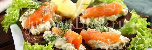 бутерброды с авокадо и лососем