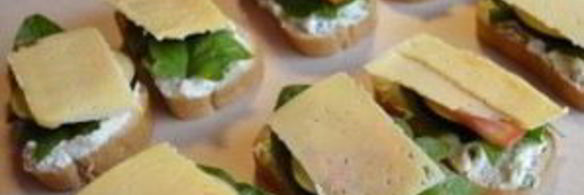 бутерброды с баклажанами и помидором