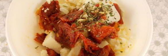 бутерброды с брынзой, вялеными помидорами и сыровяленой колбасой