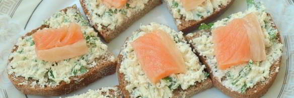 бутерброды с фетой и семгой