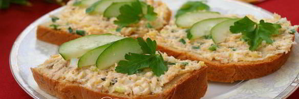 бутерброды с консервированной горбушей и сыром