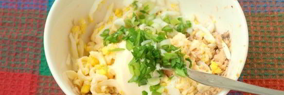 бутерброды с консервированной горбушей, плавленым сыром и яйцом