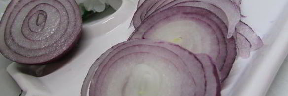 бутерброды с лососем, свеклой и авокадо