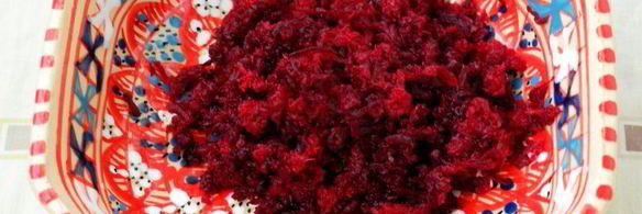 бутерброды с сельдью и свекольно-горчичной намазкой