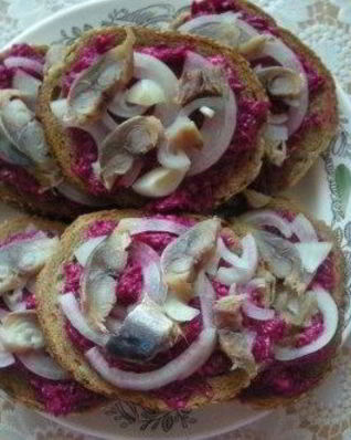 Бутерброды с селедкой