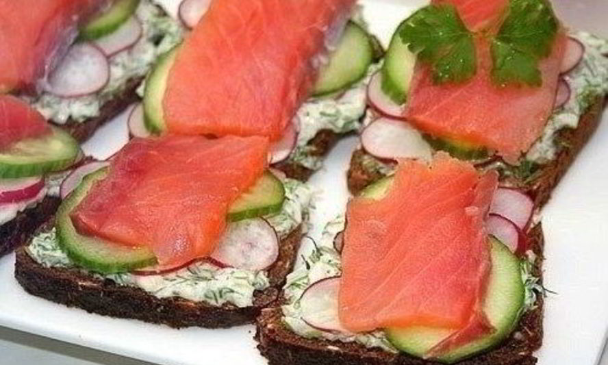 Рецепт бутербродов с семгой и редисом