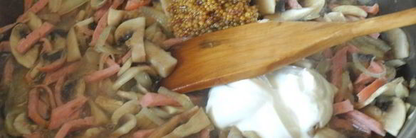 бутерброды с шампиньонами и колбасой в духовке