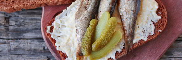 бутерброды с шпротами