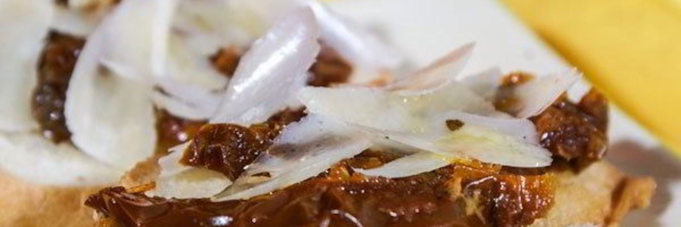 Бутерброды с вялеными помидорами