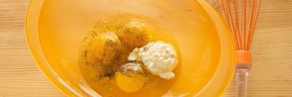 бутерброды с яичницей-болтуньей