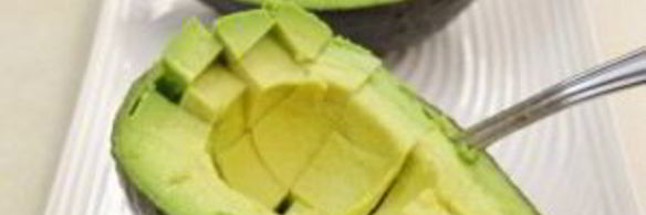 бутерброды со шпротами и авокадо