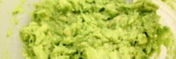 бутерброды со шпротами и авокадо