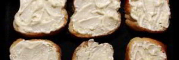 бутерброды со шпротами в духовке