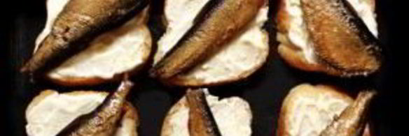 бутерброды со шпротами в духовке