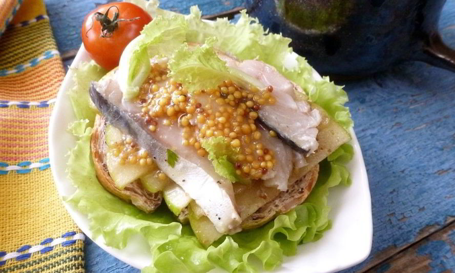 Рецепт бутербродов со скумбрией и яблоками