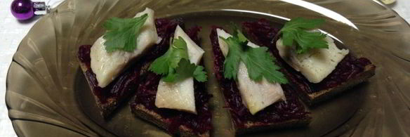 бутерброды со свеклой и селедкой