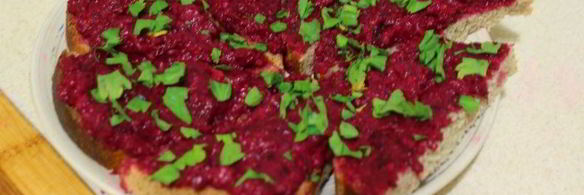 бутерброды со свекольно-селедочной намазкой