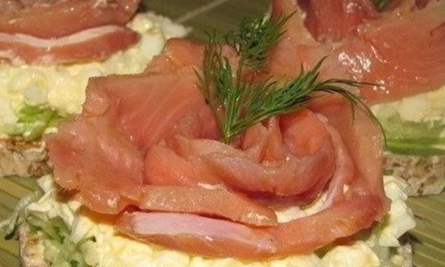 Рецепт бутербродов со свежим огурцом и горбушей