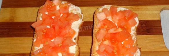 бутерброды в духовке с помидорами