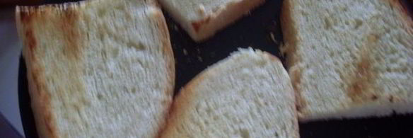 горячие бутерброды из домашнего хлеба с грибами