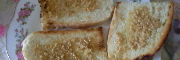 горячие бутерброды из домашнего хлеба с грибами