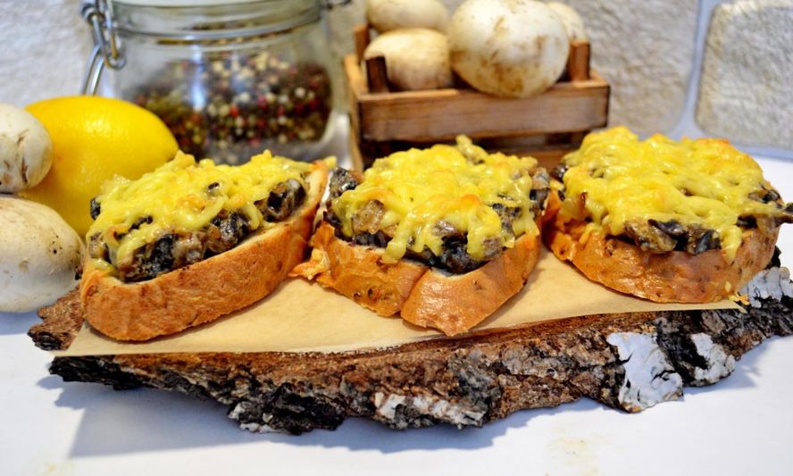 Рецепт горячих бутербродов с грибами