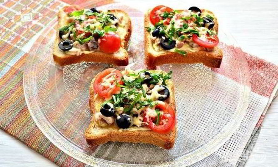 Рецепт горячих бутербродов с курицей и сыром