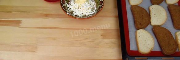 горячие бутерброды с плавленным сыром и чесноком