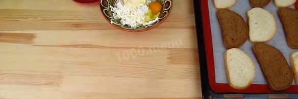 горячие бутерброды с плавленным сыром и чесноком