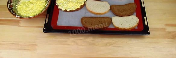 горячие бутерброды с плавленным сыром и чесноком