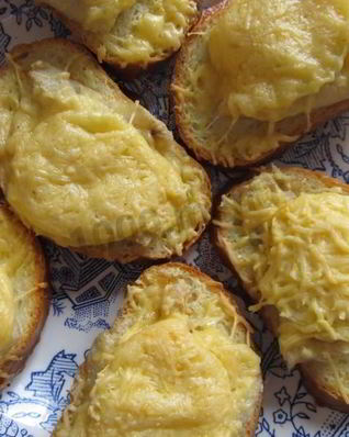 Горячие бутерброды с рыбным филе и сыром