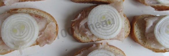 горячие бутерброды с рыбным филе и сыром