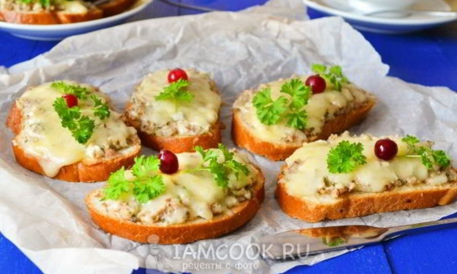 Рецепт горячих бутербродов с сайрой