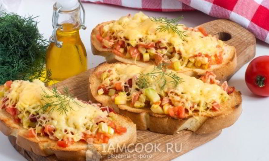 Рецепт горячих бутербродов с вялеными помидорами и кабачком