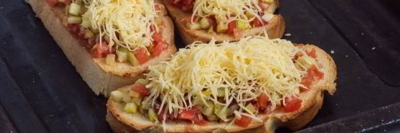 горячие бутерброды с вялеными помидорами и кабачком